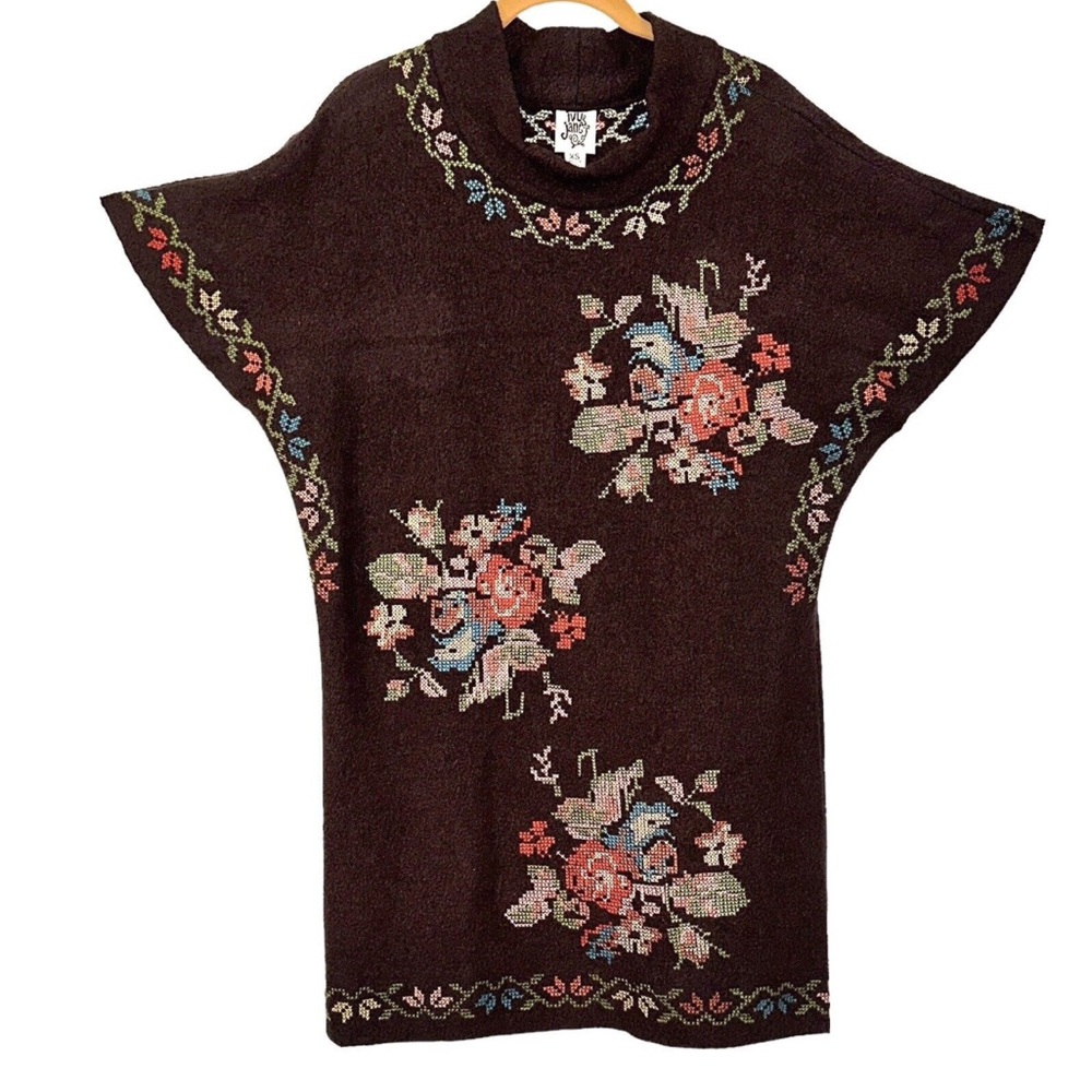 Flower embroidered tunic